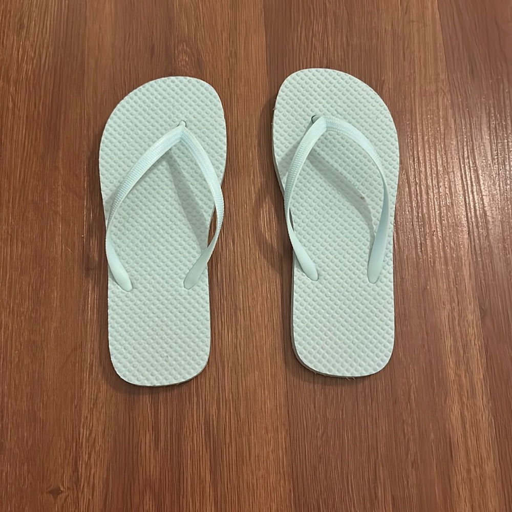 Hello! Im selling turquoise flip flops. They are brand new never worn !